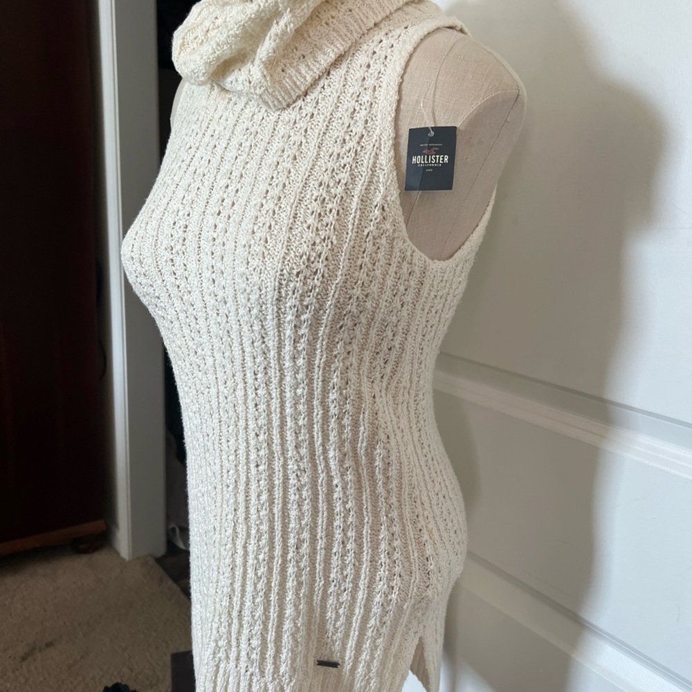 Hollister Cream Cowl Neck Sweater Sz Small